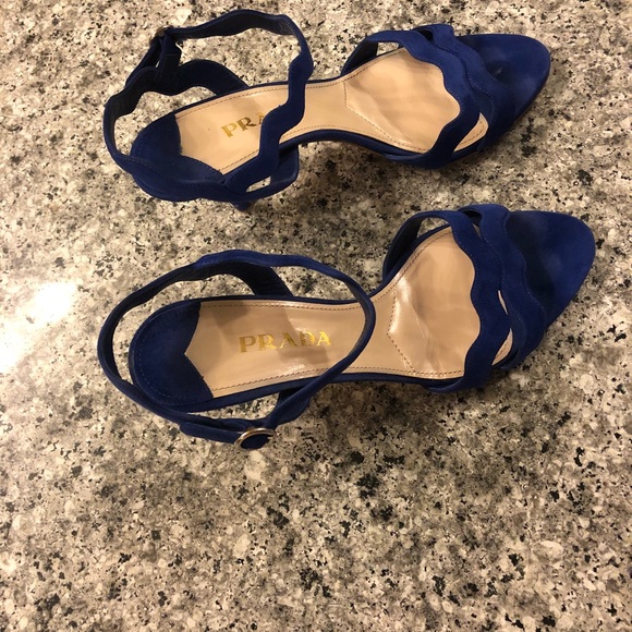- Prada blue suede High heel shoes - Picture 2 of 7